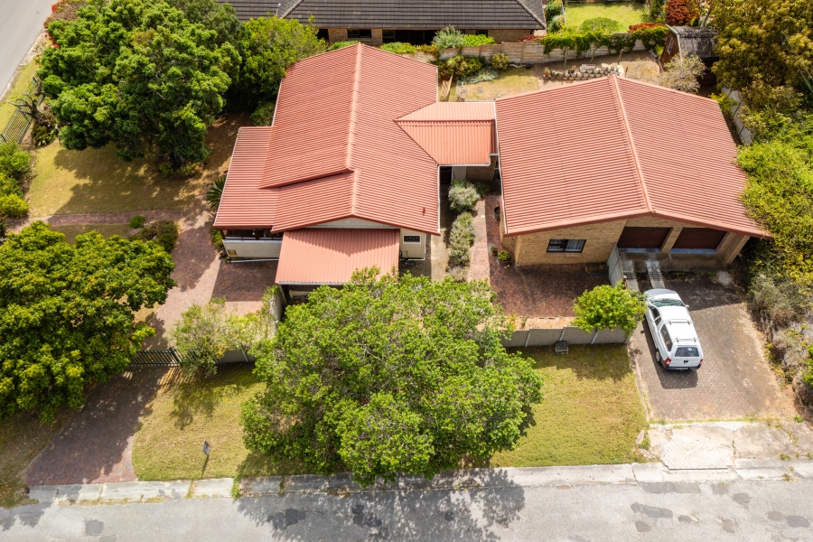 4 Bedroom Property for Sale in The Village Western Cape